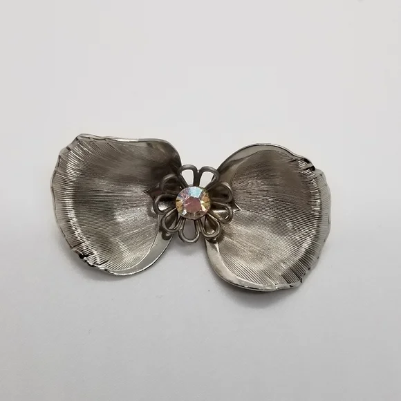 silver tone dogwood flower brooch with AB rhinestone - Picture 1 of 5